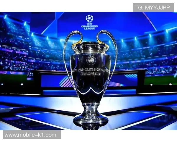 欧冠历史上那些令人铭记的杰出后卫们的传奇故事与成就解析